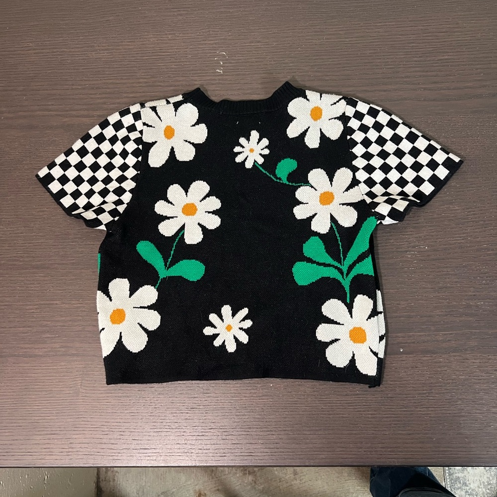debut Black Floral Daisy Crop Top with Checkerboard Sleeves
